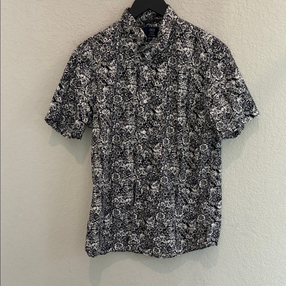 1901 Black and White Floral Button Down Shirt size L